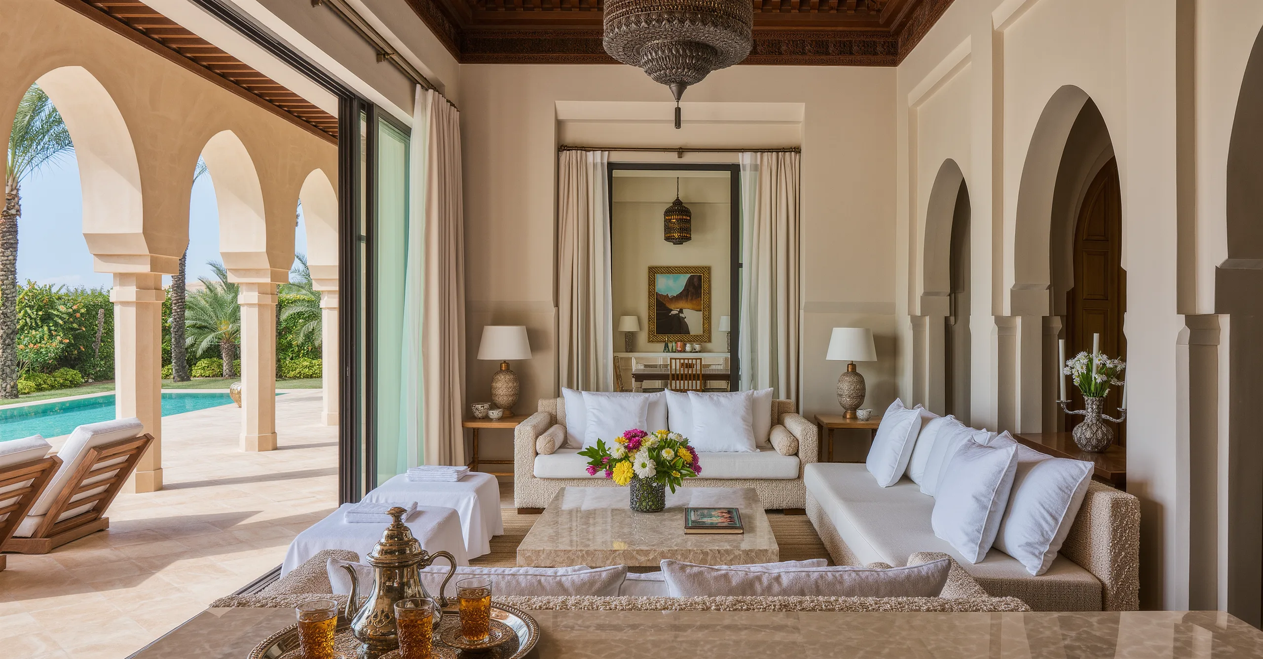 Terrasse d'une villa prête à accueillir des voyageurs à Marrakech
